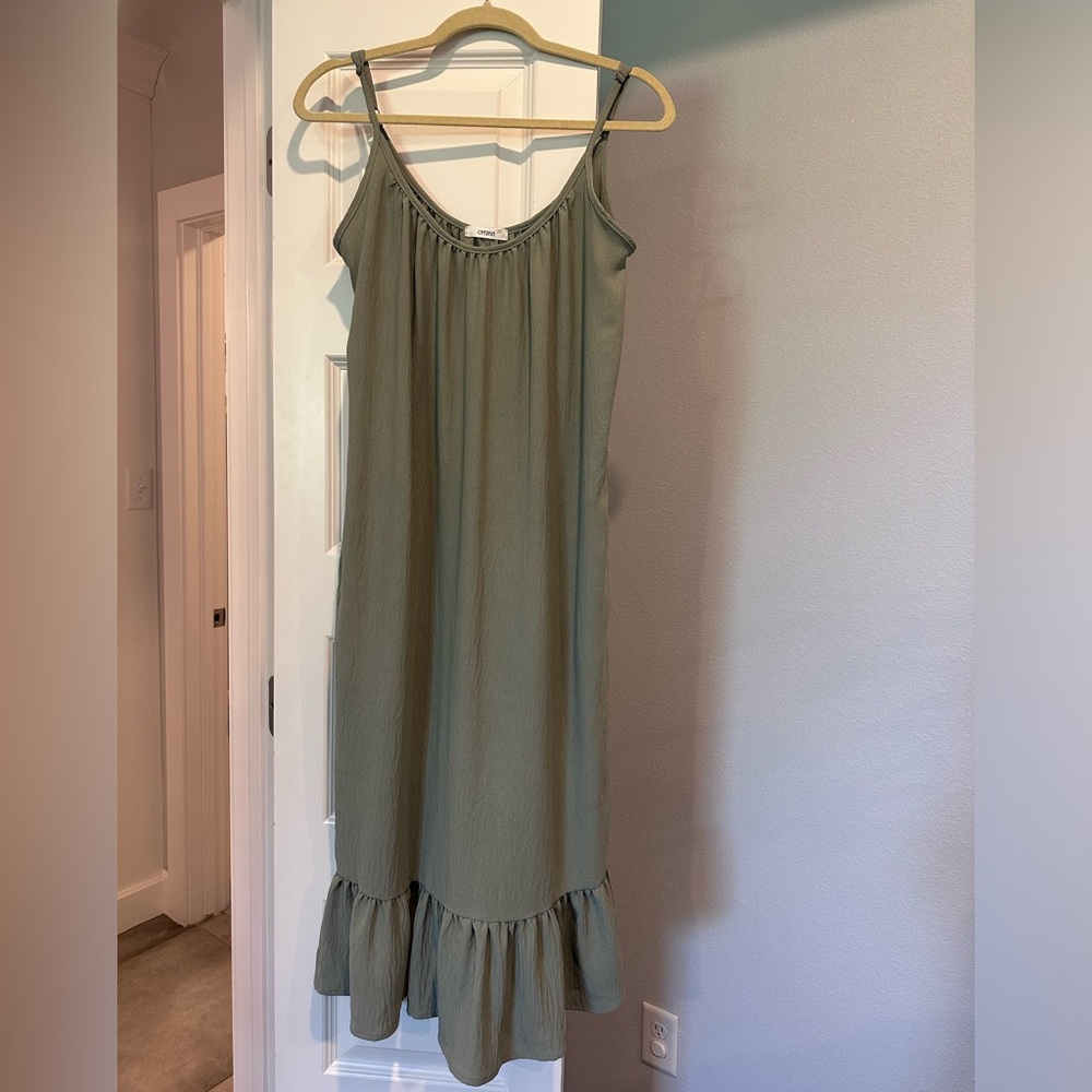 NWT Sage green midi dress with adjustable straps - small